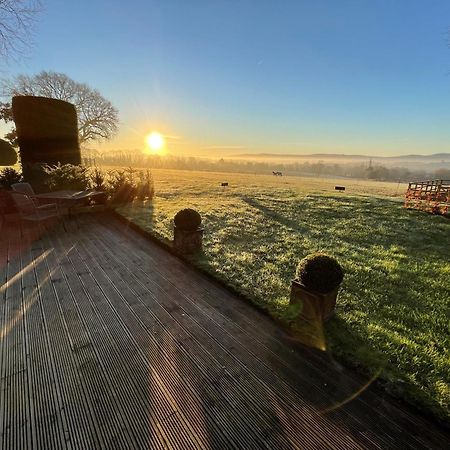 Stunning Cabin With Incredible Views Near Goodwood Rogate Luaran gambar
